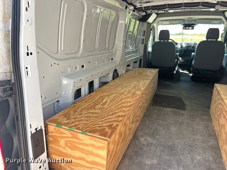image for item ET3283 2018 Ford Transit 250 van