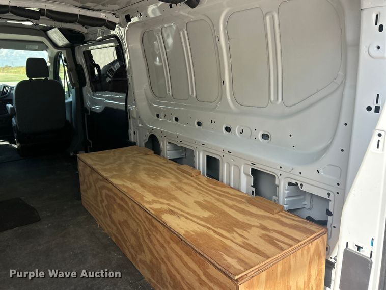 image for item ET3283 2018 Ford Transit 250 van