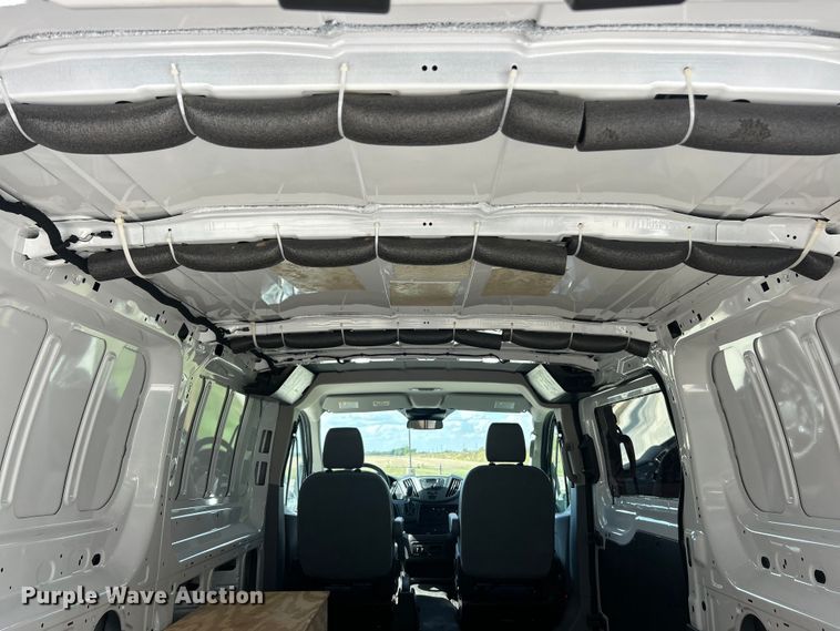 image for item ET3283 2018 Ford Transit 250 van