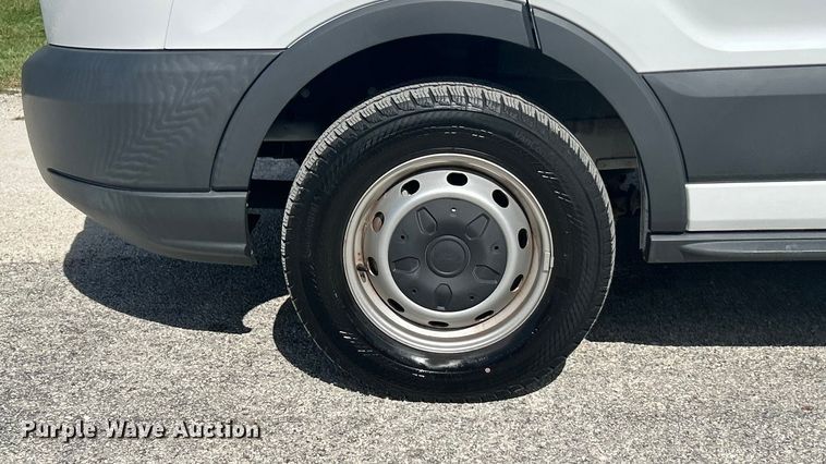 image for item ET3283 2018 Ford Transit 250 van
