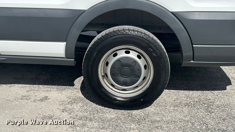 image for item ET3283 2018 Ford Transit 250 van