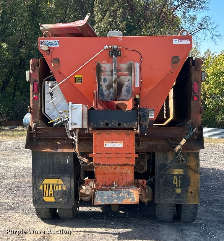 image for item ET3374 2005 Chevrolet C8500 dump truck