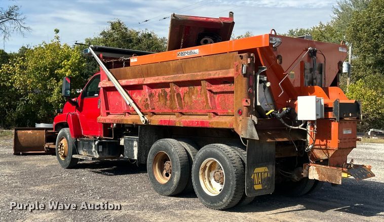 image for item ET3374 2005 Chevrolet C8500 dump truck