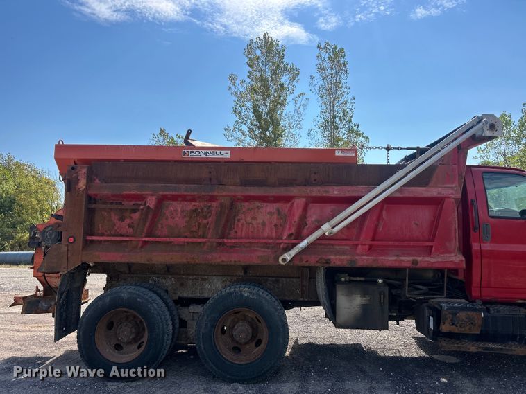image for item ET3374 2005 Chevrolet C8500 dump truck