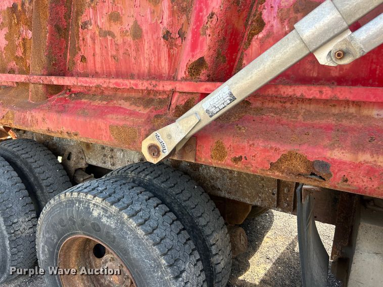 image for item ET3374 2005 Chevrolet C8500 dump truck