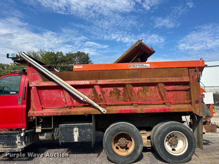 image for item ET3374 2005 Chevrolet C8500 dump truck