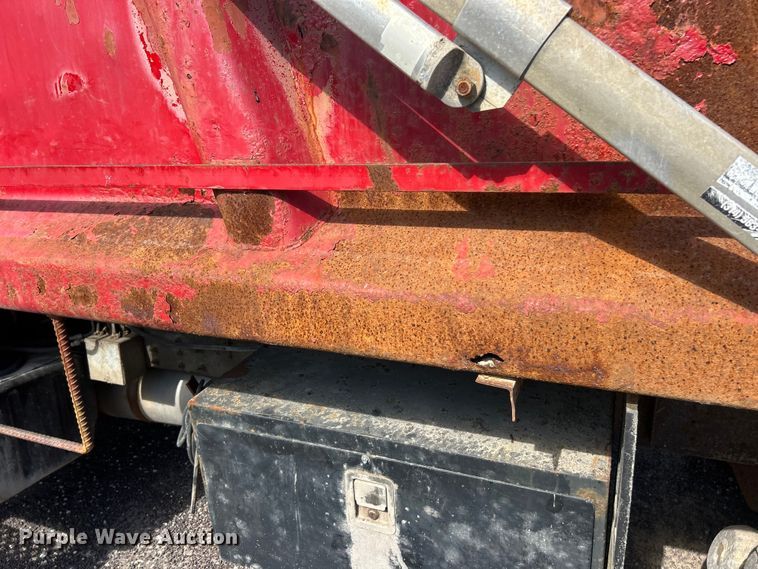 image for item ET3374 2005 Chevrolet C8500 dump truck