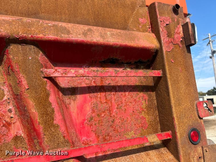 image for item ET3374 2005 Chevrolet C8500 dump truck