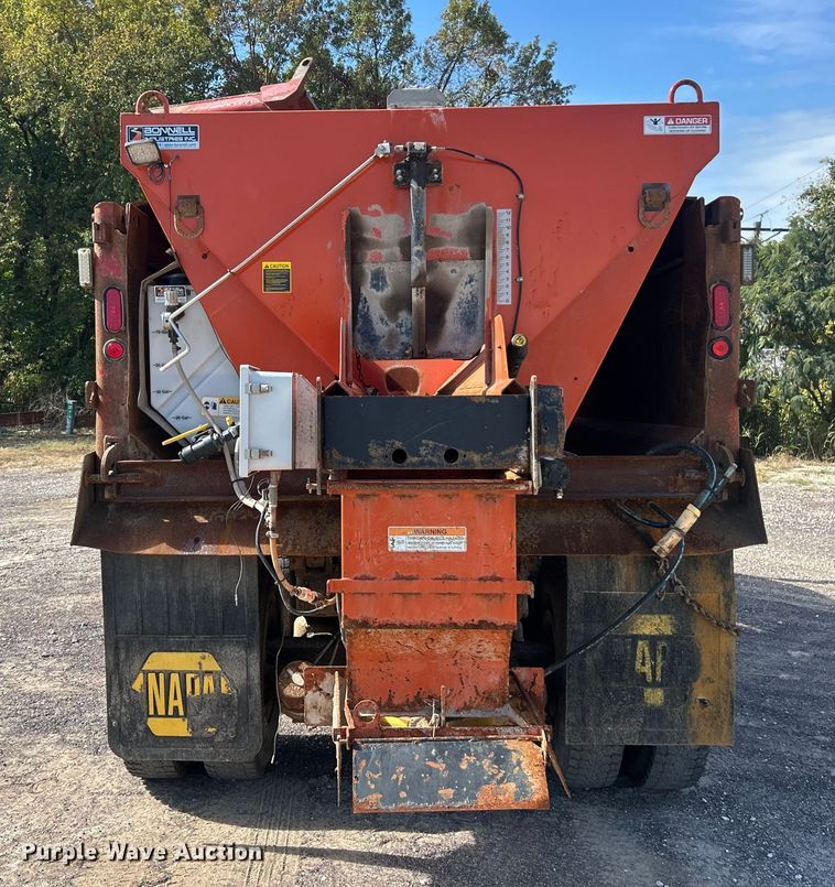 image for item ET3374 2005 Chevrolet C8500 dump truck