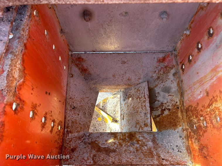 image for item ET3374 2005 Chevrolet C8500 dump truck