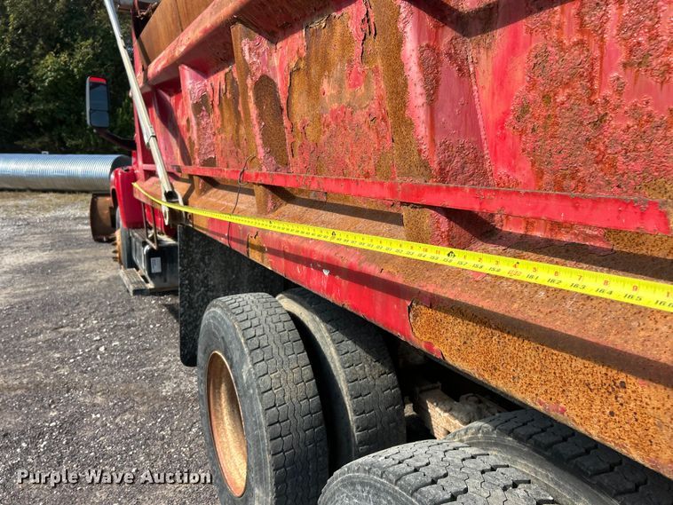 image for item ET3374 2005 Chevrolet C8500 dump truck