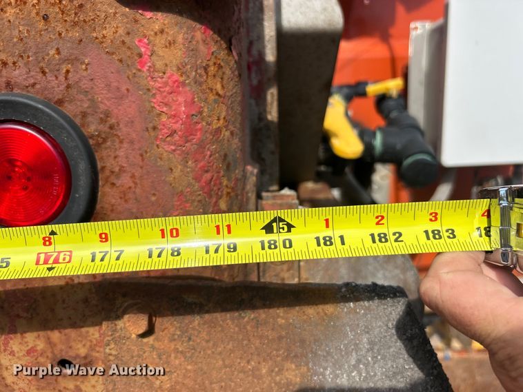 image for item ET3374 2005 Chevrolet C8500 dump truck