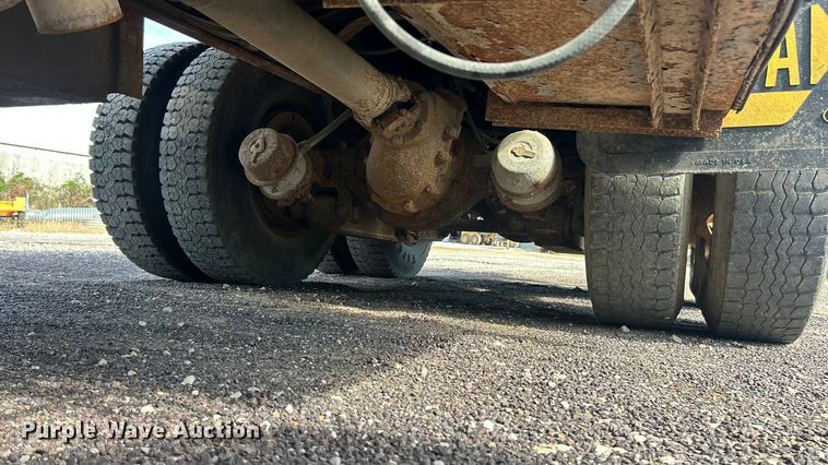 image for item ET3374 2005 Chevrolet C8500 dump truck