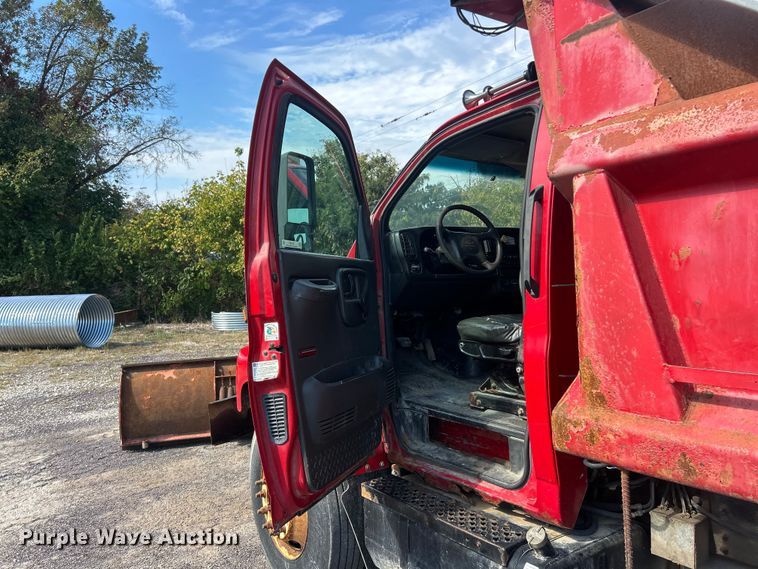 image for item ET3374 2005 Chevrolet C8500 dump truck