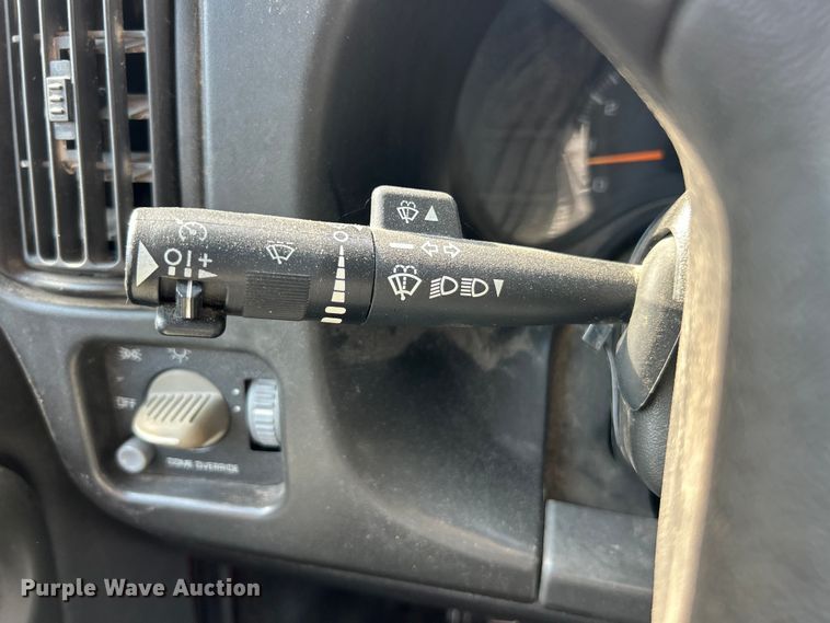 image for item ET3374 2005 Chevrolet C8500 dump truck