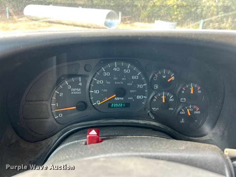 image for item ET3374 2005 Chevrolet C8500 dump truck