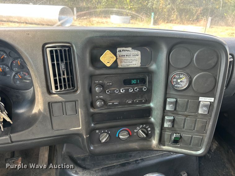 image for item ET3374 2005 Chevrolet C8500 dump truck