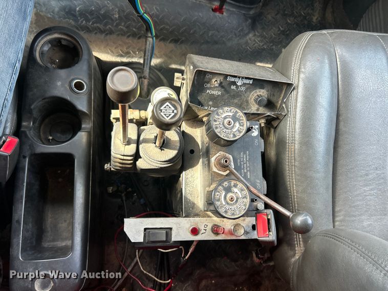 image for item ET3374 2005 Chevrolet C8500 dump truck