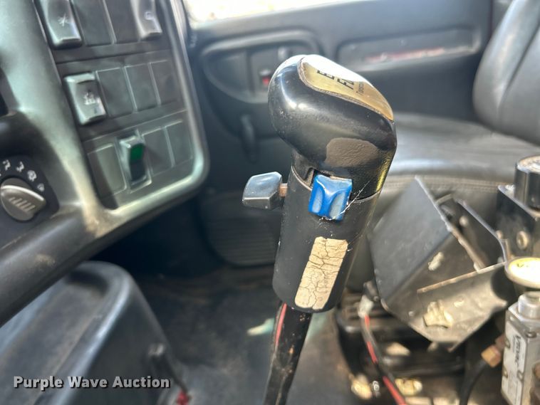 image for item ET3374 2005 Chevrolet C8500 dump truck