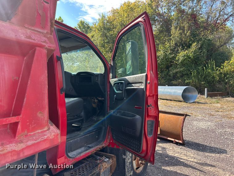 image for item ET3374 2005 Chevrolet C8500 dump truck