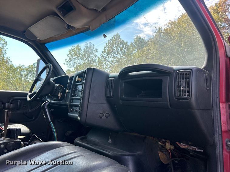 image for item ET3374 2005 Chevrolet C8500 dump truck