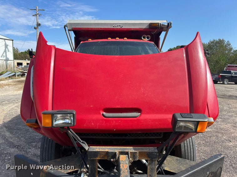 image for item ET3374 2005 Chevrolet C8500 dump truck