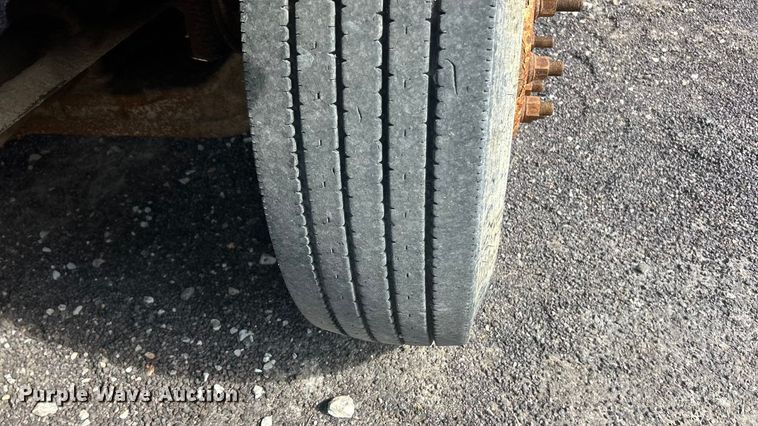 image for item ET3374 2005 Chevrolet C8500 dump truck