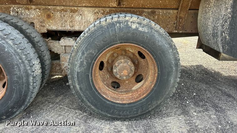 image for item ET3374 2005 Chevrolet C8500 dump truck