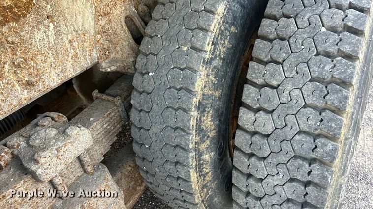 image for item ET3374 2005 Chevrolet C8500 dump truck