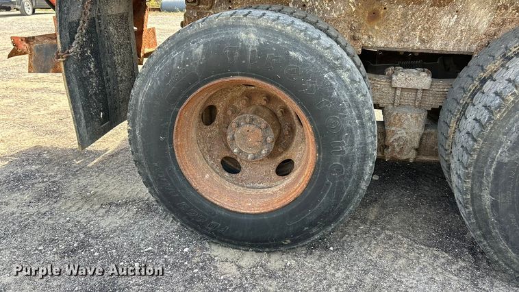 image for item ET3374 2005 Chevrolet C8500 dump truck