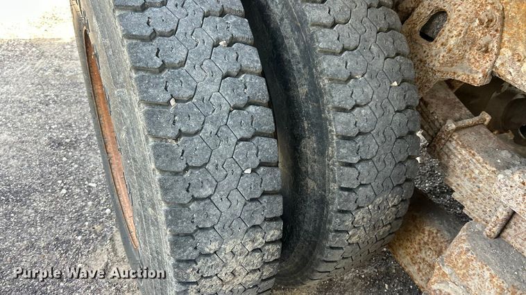 image for item ET3374 2005 Chevrolet C8500 dump truck