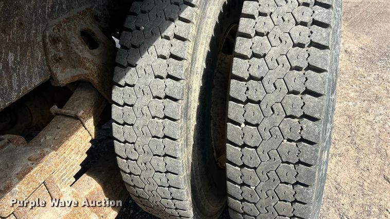 image for item ET3374 2005 Chevrolet C8500 dump truck