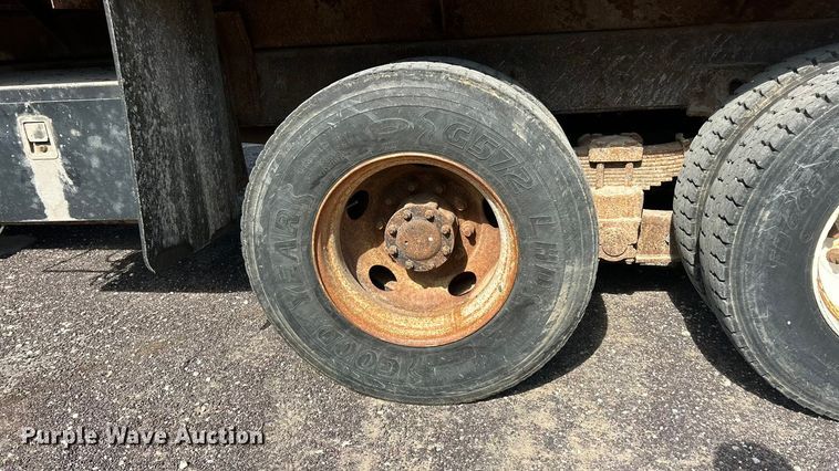 image for item ET3374 2005 Chevrolet C8500 dump truck