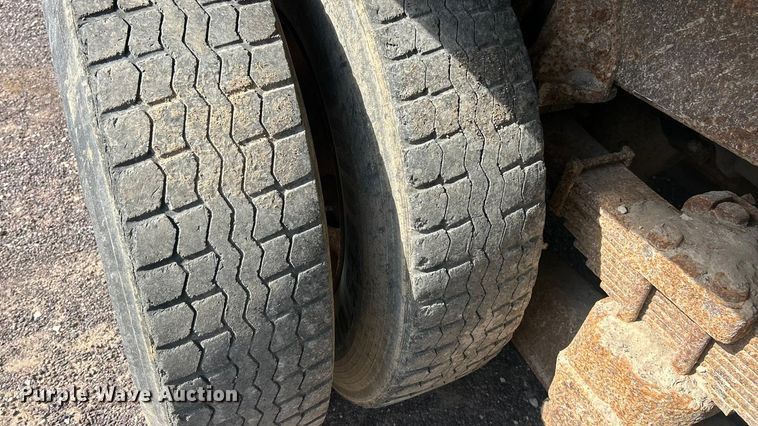 image for item ET3374 2005 Chevrolet C8500 dump truck