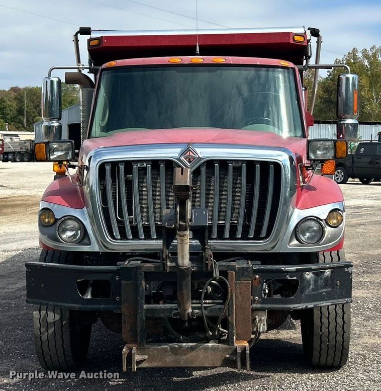image for item ET3375 2010 International SF525 dump truck
