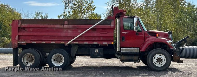 image for item ET3375 2010 International SF525 dump truck