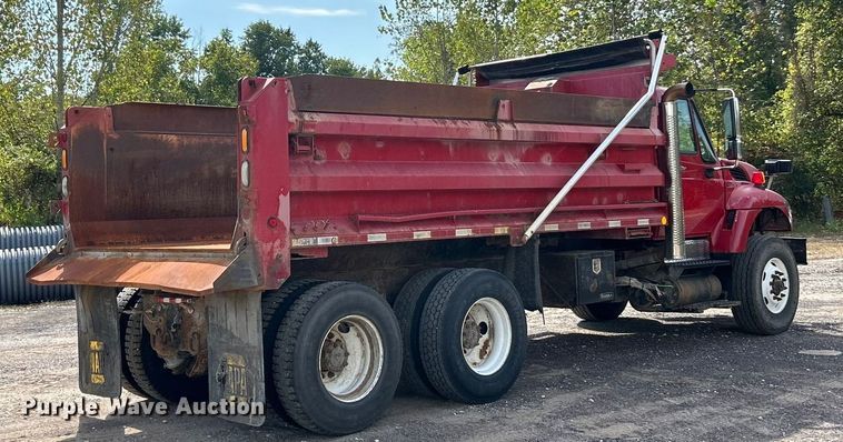 image for item ET3375 2010 International SF525 dump truck