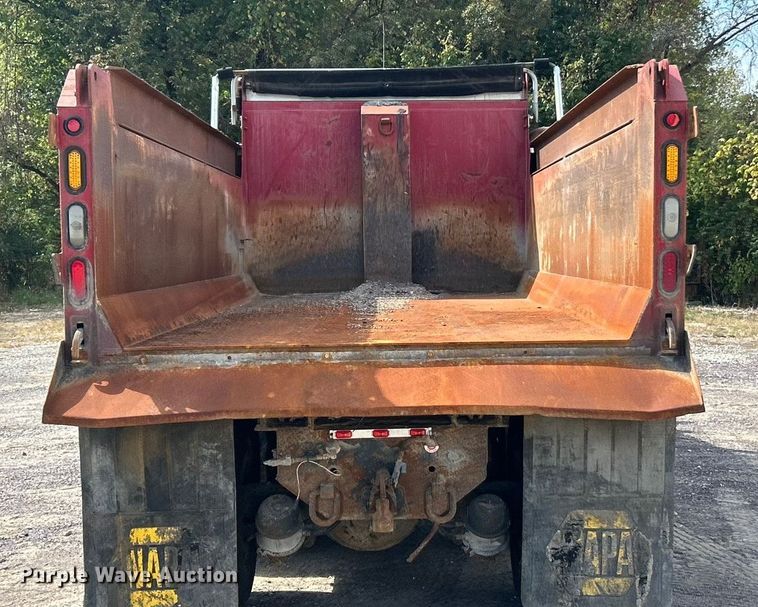 image for item ET3375 2010 International SF525 dump truck