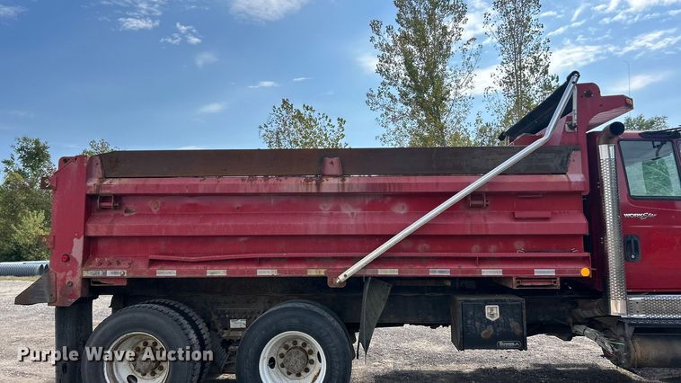 image for item ET3375 2010 International SF525 dump truck