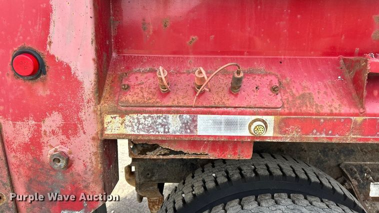image for item ET3375 2010 International SF525 dump truck
