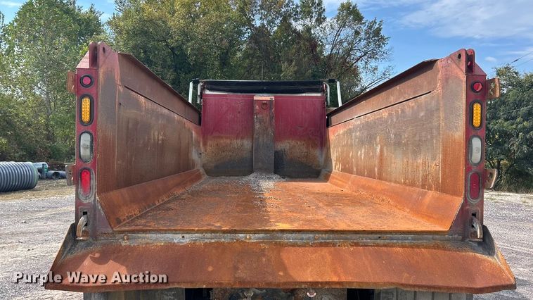 image for item ET3375 2010 International SF525 dump truck