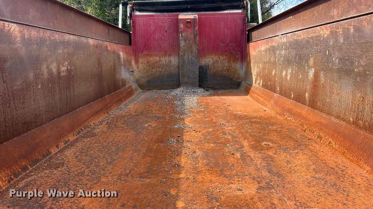 image for item ET3375 2010 International SF525 dump truck