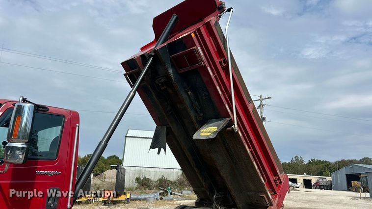 image for item ET3375 2010 International SF525 dump truck