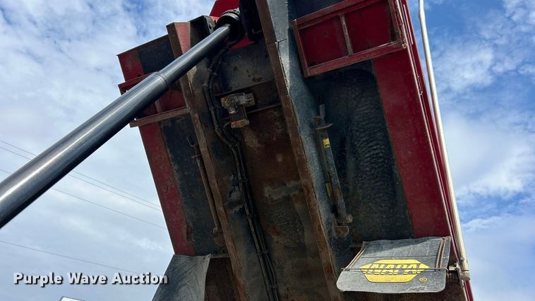 image for item ET3375 2010 International SF525 dump truck