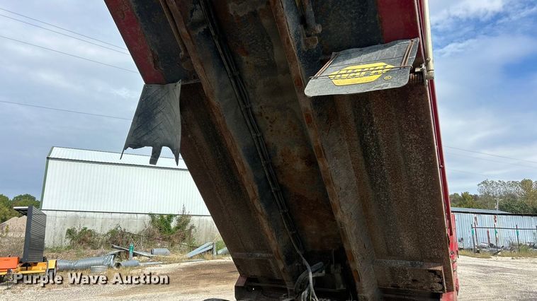 image for item ET3375 2010 International SF525 dump truck