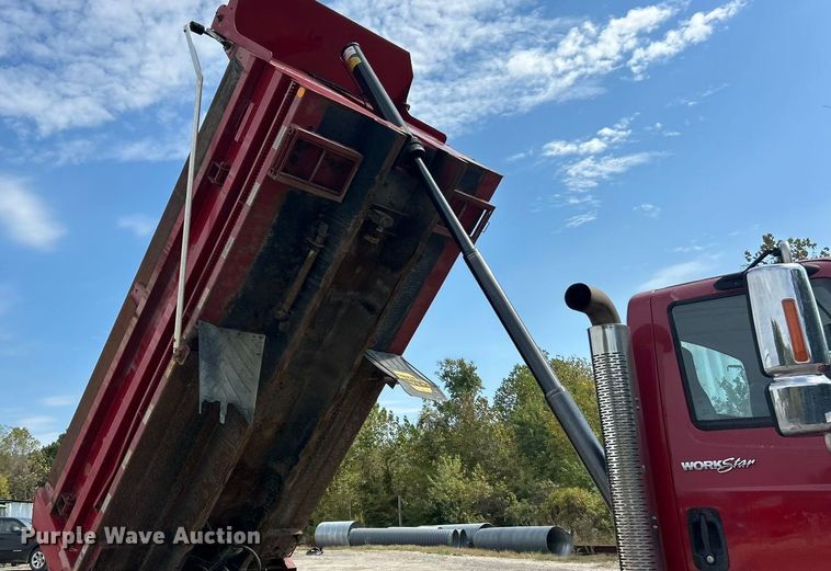 image for item ET3375 2010 International SF525 dump truck
