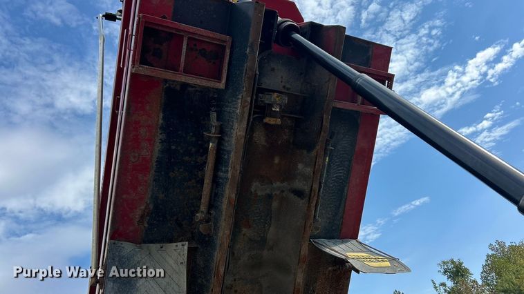 image for item ET3375 2010 International SF525 dump truck