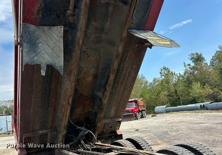 image for item ET3375 2010 International SF525 dump truck