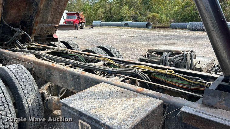 image for item ET3375 2010 International SF525 dump truck