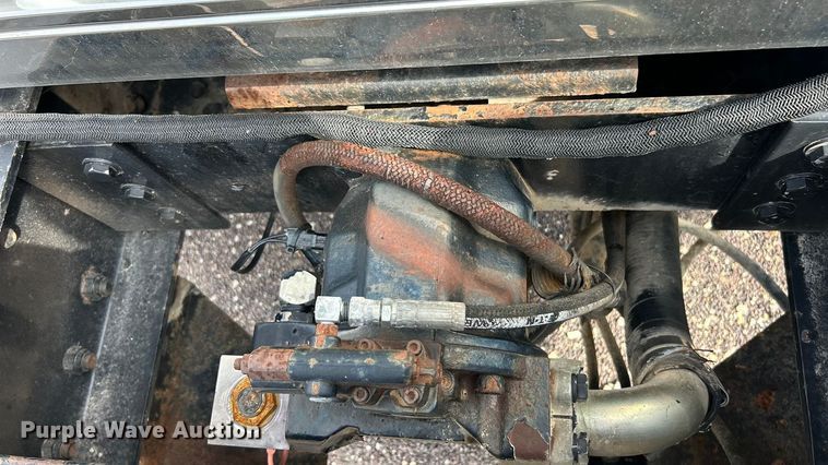 image for item ET3375 2010 International SF525 dump truck